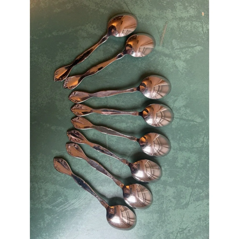 Set of 8 Oneida Deluxe Chateau Stainless 6 7/8